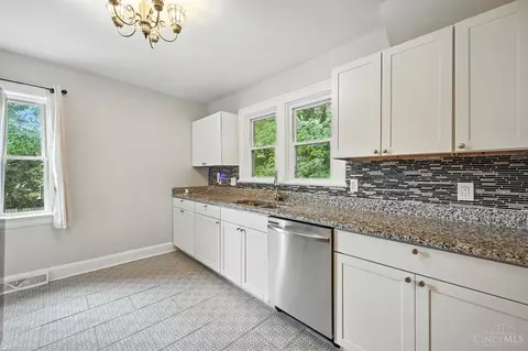 Kitchen - 1601 Manss Ave, Cincinnati, OH 45205 photo 3 of 3