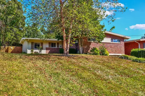 1132 Rosetree Ln, Anderson Twp, OH 45230
