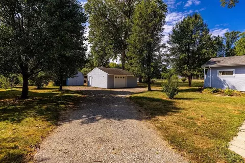 Exterior - 7803 Lyn Dr, Carlisle, OH 45005 photo 8 of 8