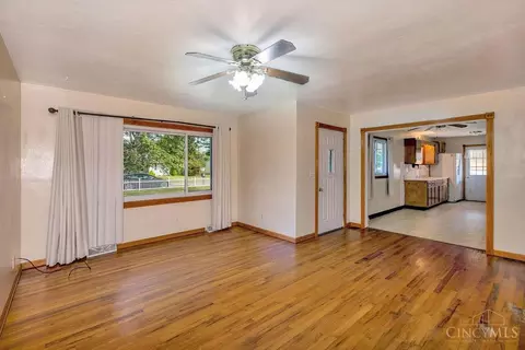 Living - 7803 Lyn Dr, Carlisle, OH 45005 photo 2 of 5