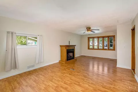 Living - 7803 Lyn Dr, Carlisle, OH 45005 photo 4 of 5