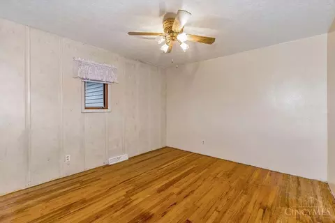 Bedroom - 7803 Lyn Dr, Carlisle, OH 45005 photo 2 of 3