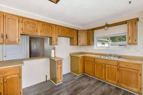 Kitchen - 7803 Lyn Dr, Carlisle, OH 45005 photo 3 of 3