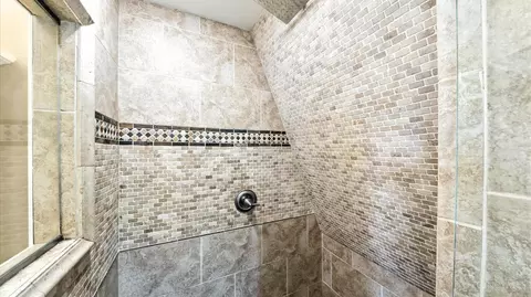 Bath - 1770 Mcmillan St, Cincinnati, OH 45206 photo 7 of 9