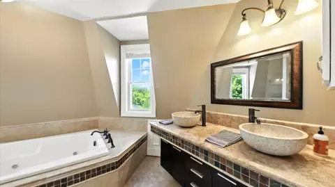 Bath - 1770 Mcmillan St, Cincinnati, OH 45206 photo 4 of 9