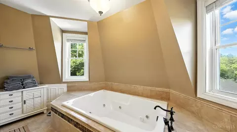 Bath - 1770 Mcmillan St, Cincinnati, OH 45206 photo 5 of 9