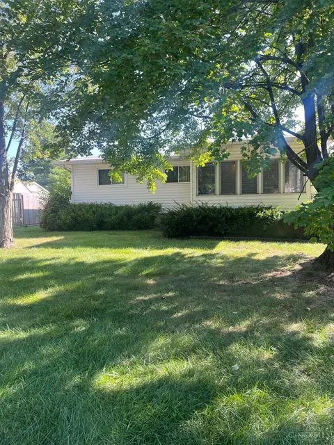 569 Kemper Rd, Springdale, OH 45246