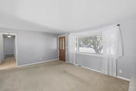 Living - 653 Marieda Dr, Cincinnati, OH 45245 photo 6 of 14