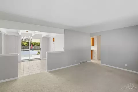 Living - 653 Marieda Dr, Cincinnati, OH 45245 photo 5 of 14