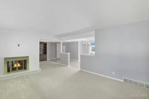 Living - 653 Marieda Dr, Cincinnati, OH 45245 photo 4 of 14