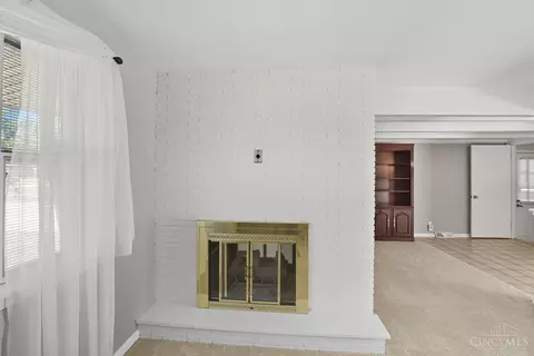 Living - 653 Marieda Dr, Cincinnati, OH 45245 photo 7 of 14