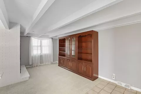 Living - 653 Marieda Dr, Cincinnati, OH 45245 photo 9 of 14