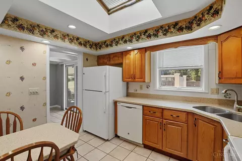 Kitchen - 653 Marieda Dr, Cincinnati, OH 45245 photo 4 of 4