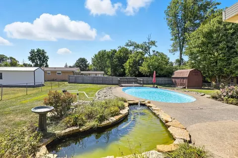 Exterior - 653 Marieda Dr, Cincinnati, OH 45245 photo 4 of 10