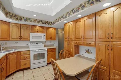 Kitchen - 653 Marieda Dr, Cincinnati, OH 45245 photo 1 of 4