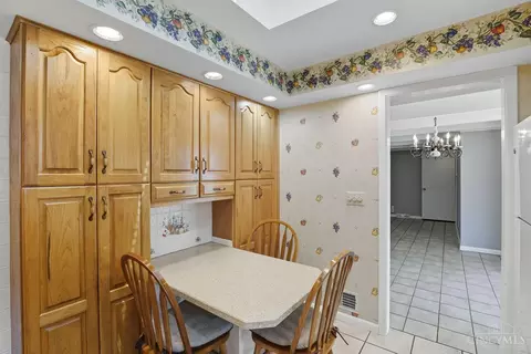 Kitchen - 653 Marieda Dr, Cincinnati, OH 45245 photo 3 of 4