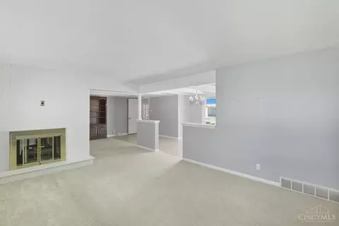 Living - 653 Marieda Dr, Cincinnati, OH 45245 photo 3 of 14