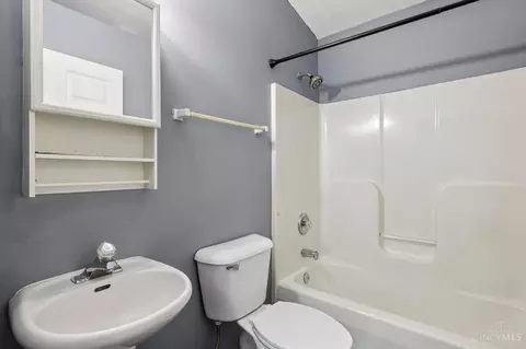 Bath - 820 Compton Rd, Cincinnati, OH 45231 photo 2 of 2