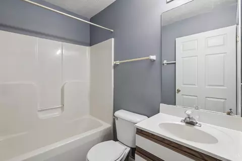 Bath - 820 Compton Rd, Cincinnati, OH 45231 photo 1 of 2