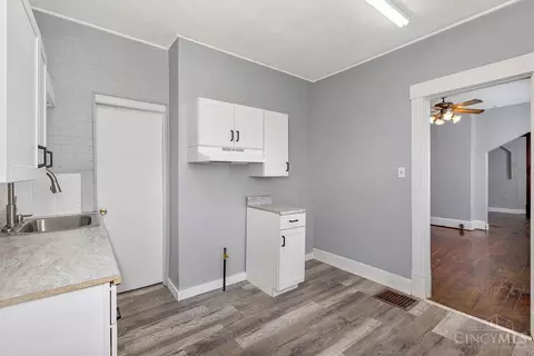 Entry Way - 1617 Dewey Ave, Cincinnati, OH 45205 photo 1 of 1
