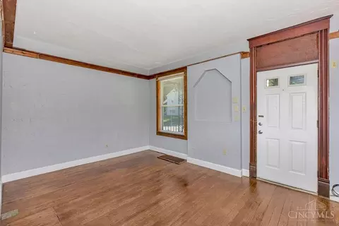Living - 1617 Dewey Ave, Cincinnati, OH 45205 photo 2 of 5