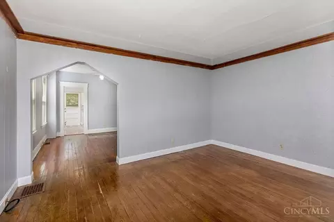 Living - 1617 Dewey Ave, Cincinnati, OH 45205 photo 4 of 5
