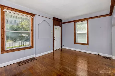 Living - 1617 Dewey Ave, Cincinnati, OH 45205 photo 3 of 5