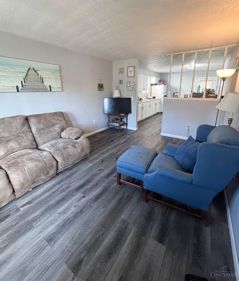 Living - 505 Bourbon St, Blanchester, OH 45107 photo 2 of 4