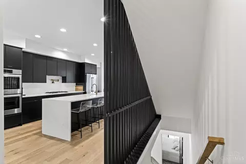 208 Mulberry St, Cincinnati, OH 45202 photo 8