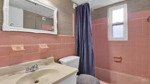 Bath - 4607 Largo Dr, Cincinnati, OH 45236 photo 3 of 3