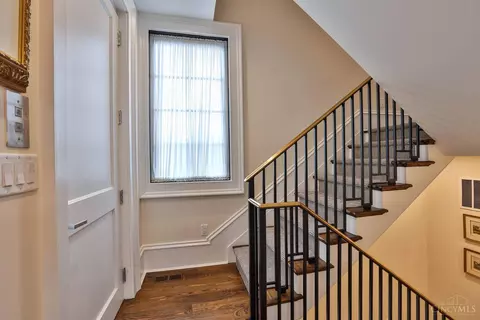 Entry Way - 1054 St Paul Pl, Cincinnati, OH 45202 photo 5 of 5