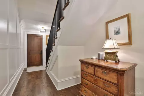 Entry Way - 1054 St Paul Pl, Cincinnati, OH 45202 photo 3 of 5