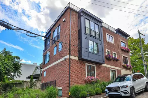 Exterior - 1054 St Paul Pl, Cincinnati, OH 45202 photo 7 of 8