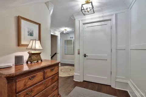 Entry Way - 1054 St Paul Pl, Cincinnati, OH 45202 photo 2 of 5