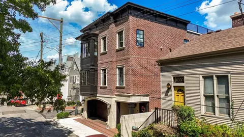 Exterior - 1054 St Paul Pl, Cincinnati, OH 45202 photo 6 of 8