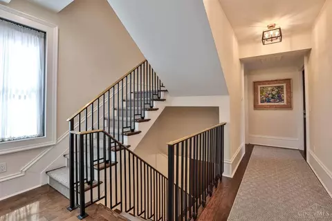 Entry Way - 1054 St Paul Pl, Cincinnati, OH 45202 photo 4 of 5