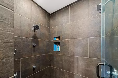 404 Reading Rd, Cincinnati, OH 45202 photo 24
