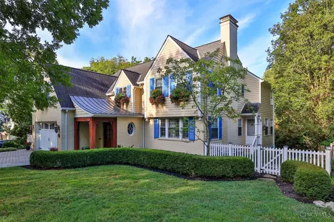 1221 Herschel Woods Ln, Cincinnati, OH 45208