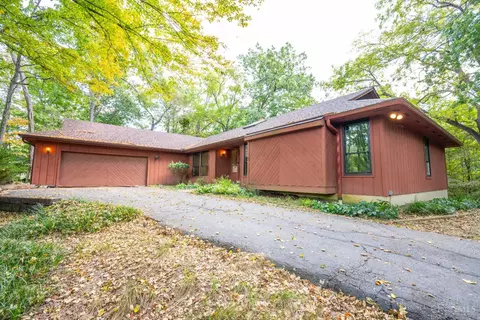 955 Woodcreek Dr, Milford, OH 45150