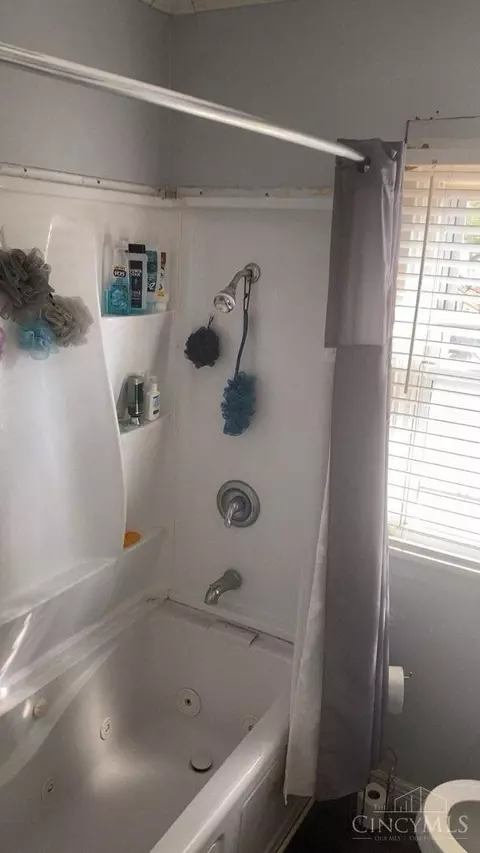 Bath - 8614 Blue Ash Rd, Cincinnati, OH 45242 photo 3 of 3