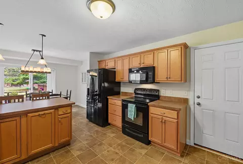 Kitchen - 607 Laura Ct, Harrison, OH 45030 photo 4 of 4