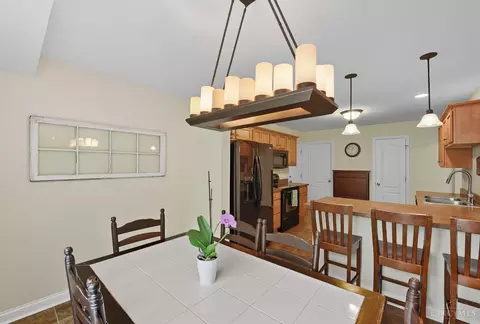 Dining - 607 Laura Ct, Harrison, OH 45030 photo 2 of 2