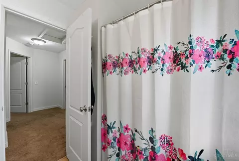 Entry Way - 607 Laura Ct, Harrison, OH 45030 photo 6 of 7