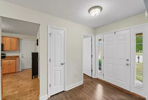 Entry Way - 607 Laura Ct, Harrison, OH 45030 photo 2 of 7