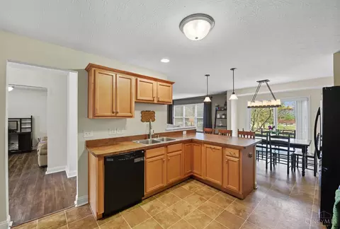 Kitchen - 607 Laura Ct, Harrison, OH 45030 photo 3 of 4