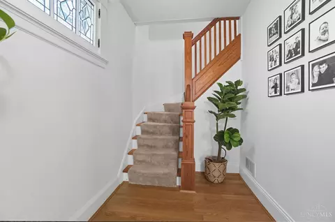 Entry Way - 3225 Lookout Dr, Cincinnati, OH 45208 photo 2 of 4