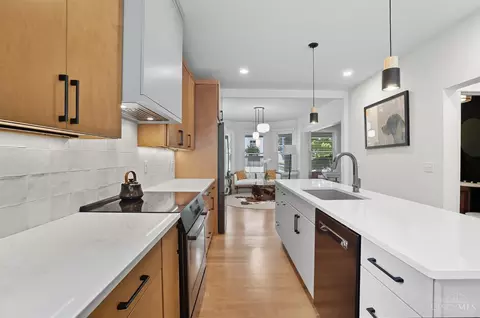 Kitchen - 3225 Lookout Dr, Cincinnati, OH 45208 photo 3 of 4