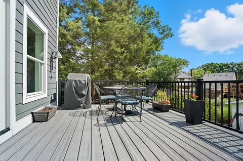 Exterior - 3225 Lookout Dr, Cincinnati, OH 45208 photo 5 of 12