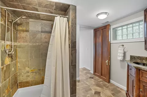 Bath - 3225 Lookout Dr, Cincinnati, OH 45208 photo 9 of 9