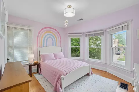 Bedroom - 3225 Lookout Dr, Cincinnati, OH 45208 photo 3 of 8
